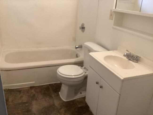 Building Photo - 3 Bedroom Single family home