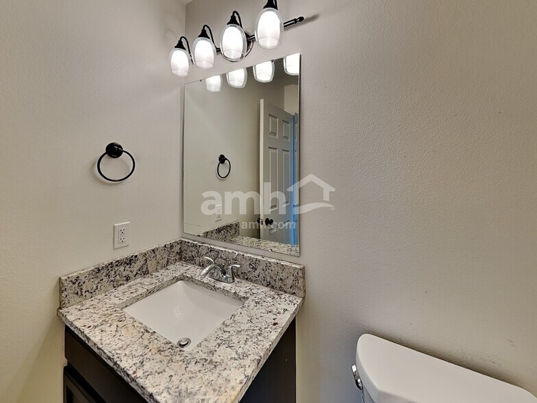 Building Photo - 6547 S Fairwind Pl