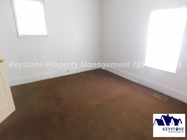 Building Photo - 906 N Glendale Ave