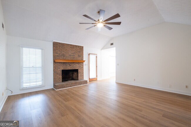Building Photo - 2688 Benton Dr