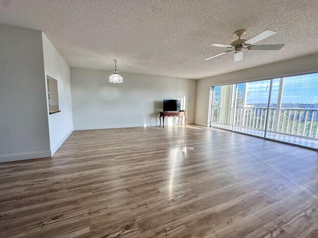 Building Photo - 3640 Ironwood Cir