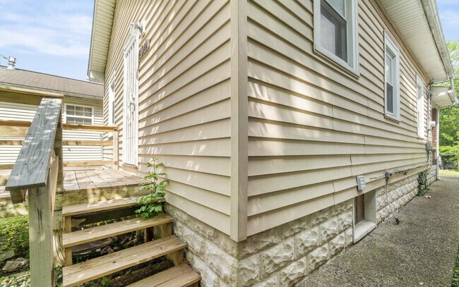 Building Photo - 4014 Greenwood Ave