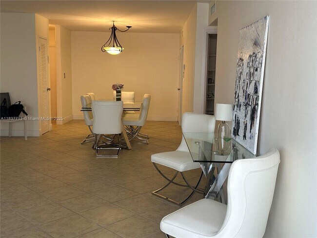 Building Photo - 9225 Collins Ave