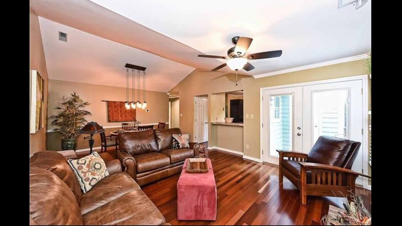 Building Photo - 3300 Selwyn Farms La