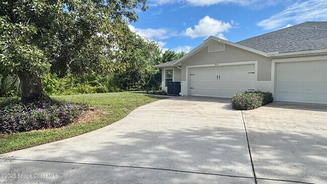 Primary Photo - 3479 Horse Creek Cir