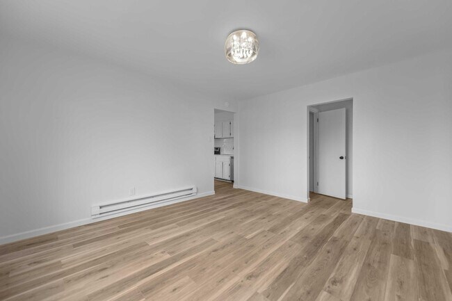 Building Photo - 461 Hale St