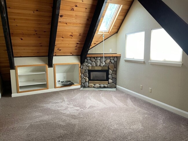 Building Photo - Montgomery Estates Chalet off Pioneer Trail