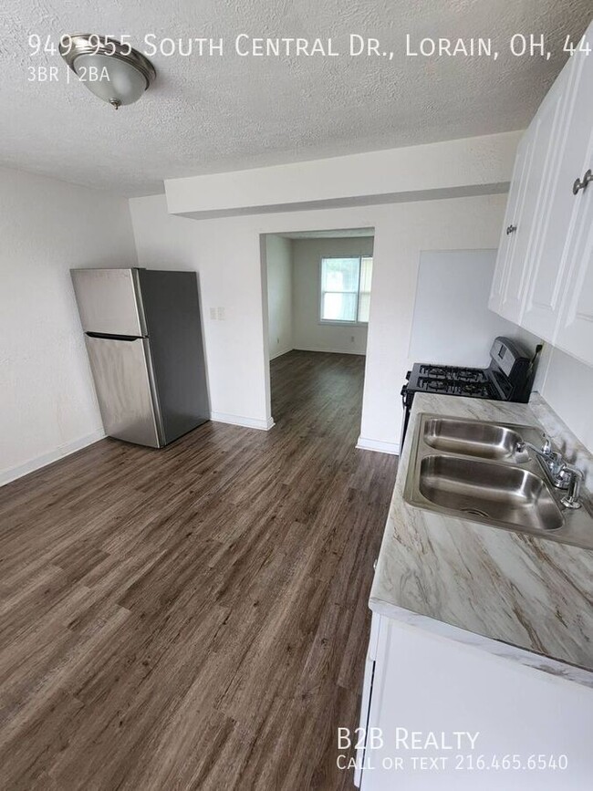 Building Photo - 949-955 South Central Dr., Lorain, OH, 440...