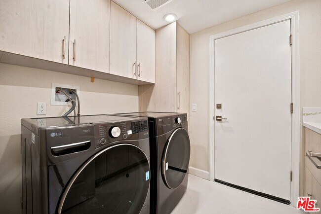 Building Photo - 4324 Park Verdi