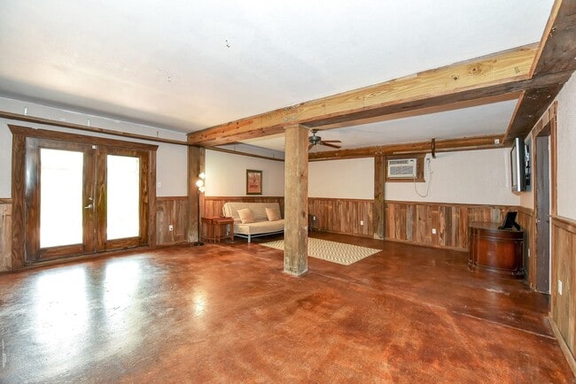 Building Photo - 226 Valmar