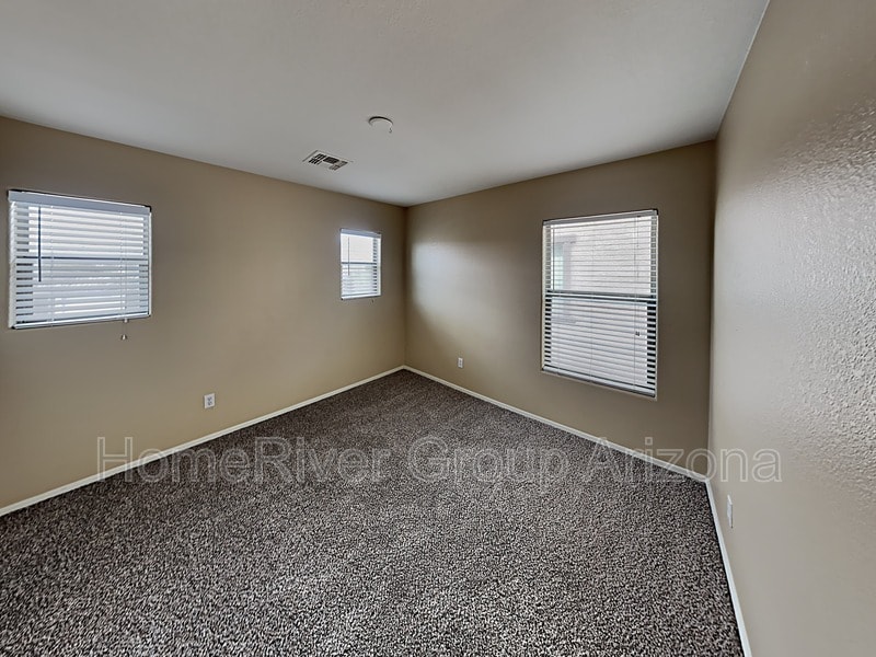 Building Photo - 6413 W Valencia Dr