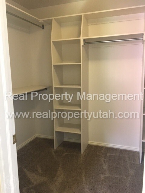 Building Photo - 5 Bedroom Home Centrally Located In Fruit ...