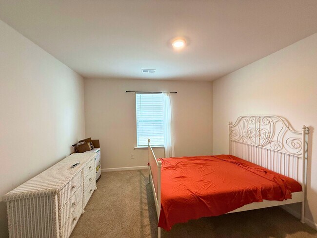 Building Photo - 605 Palmerston Dr