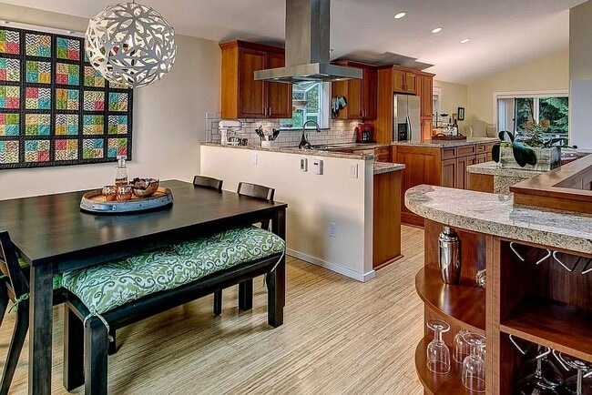 Building Photo - Stunning Sound & Olympic Mountain View Home in North Admiral