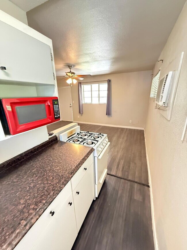 Building Photo - 825 N 2nd Ave