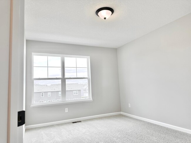 Building Photo - 13648 Pine Dr