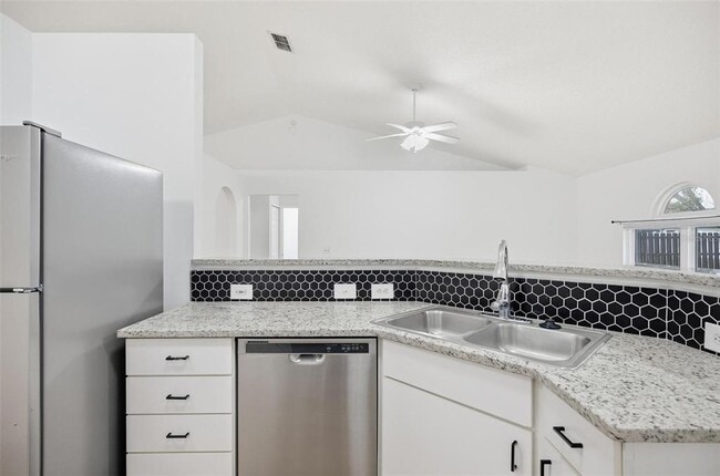 Building Photo - 38 Bud Field Dr