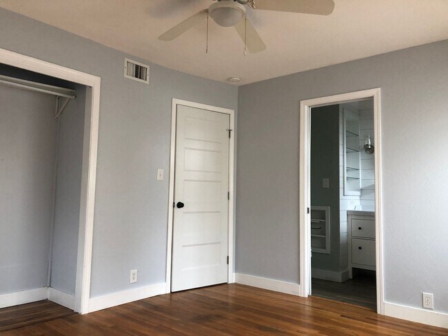 Building Photo - Charming Home w/ Large Yard - Available SOON
