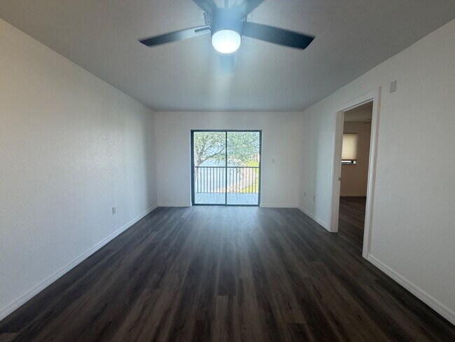Building Photo - "Charming 2-Bed, 2-Bath Condo Retreat in Punta Gorda's Prime Location - 950 Sq Ft of Comfort!"
