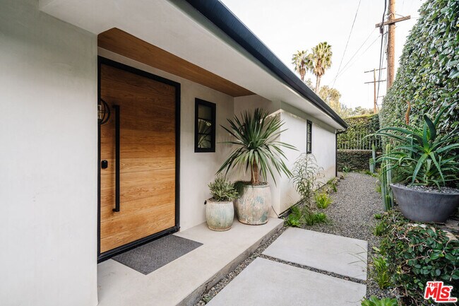 Building Photo - 3310 Coy Dr