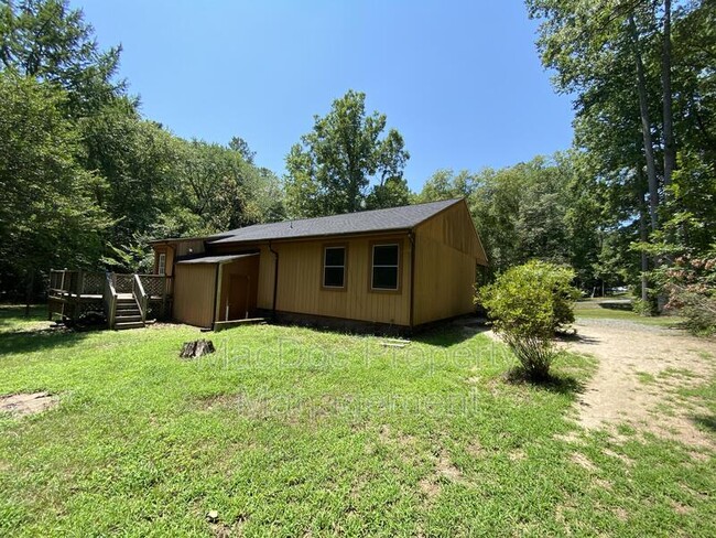 Building Photo - 104 Waverly Dr