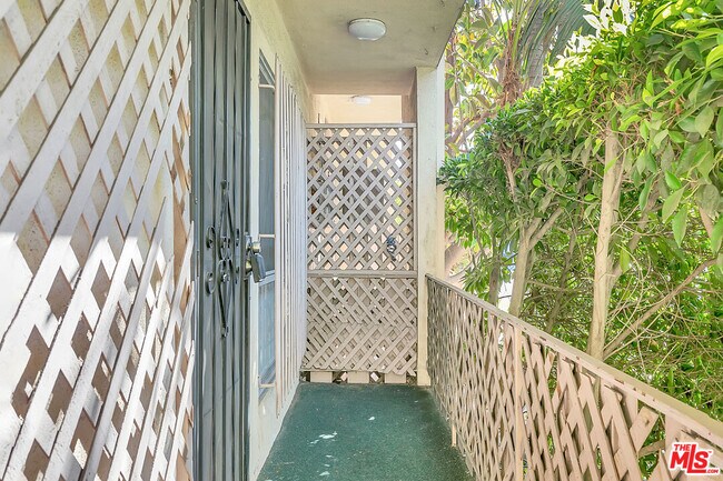 Building Photo - 2332 S Beverly Glen Blvd