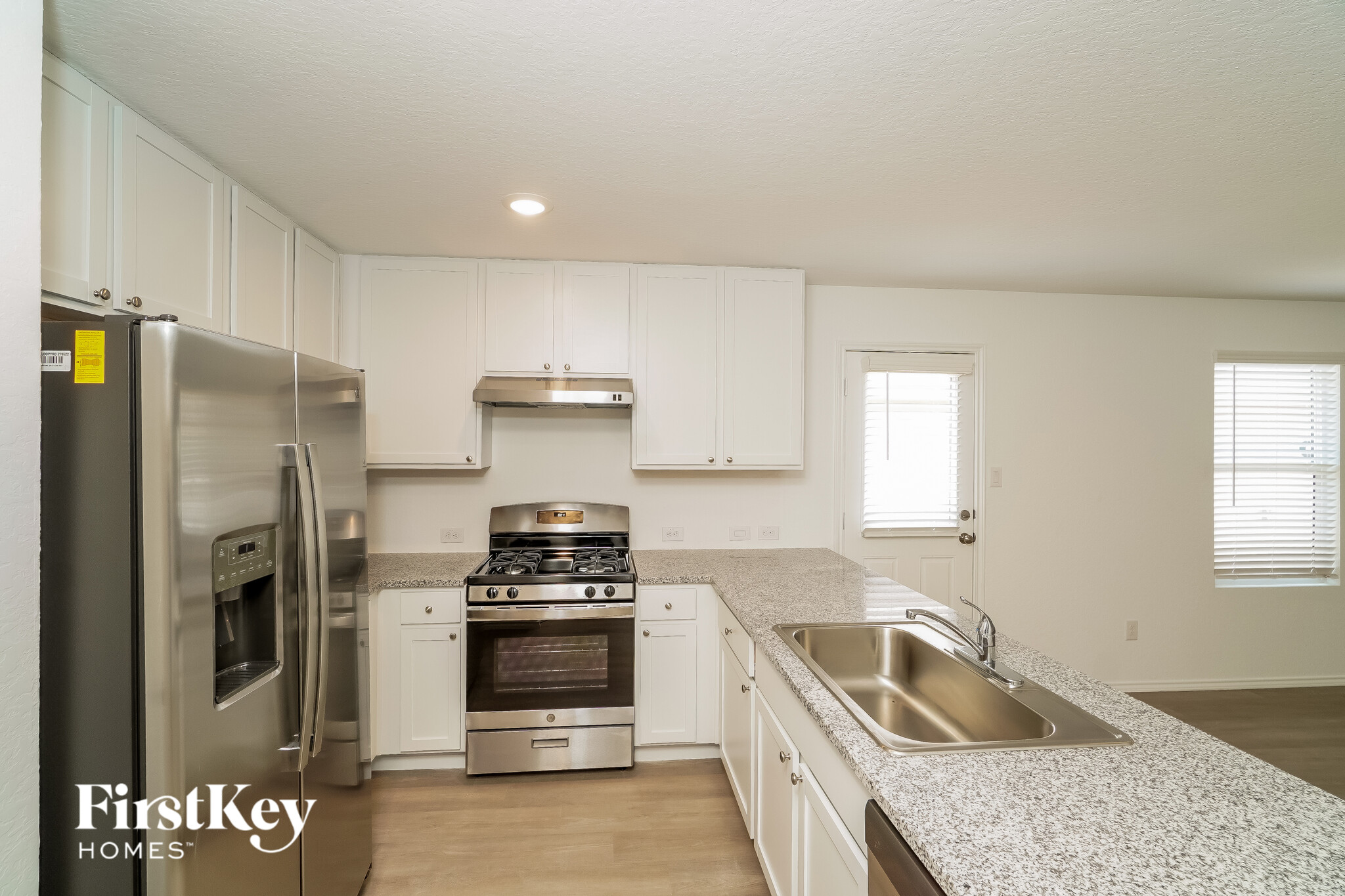 Building Photo - 10414 McClintock Dr