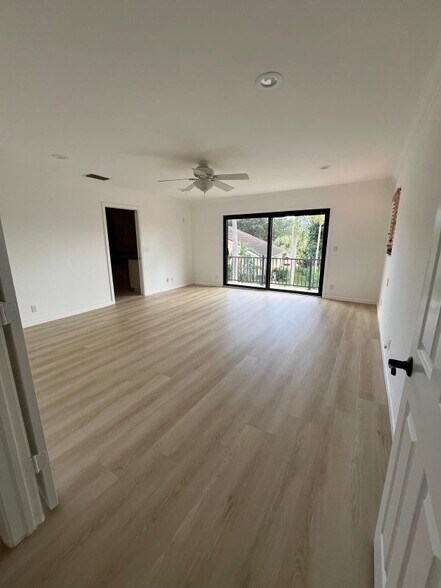 Building Photo - 6083 Vista Linda Ln