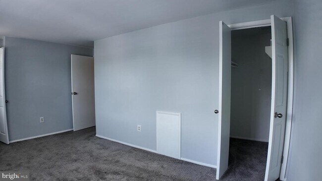 Building Photo - 1721 Springhouse Ct