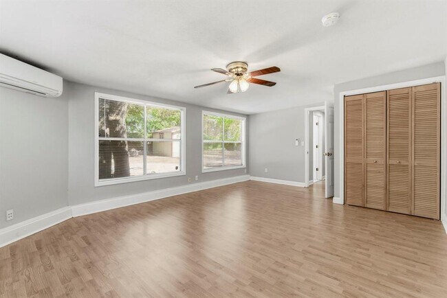 Building Photo - 1504 W 39th 1/2 St