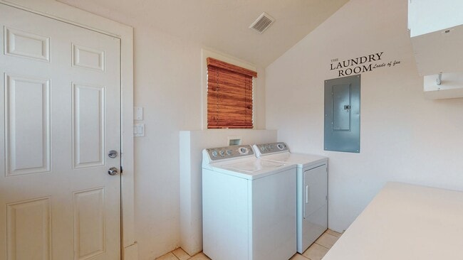 Building Photo - HISTORIC EDO 2/BD 2/BA CONDO