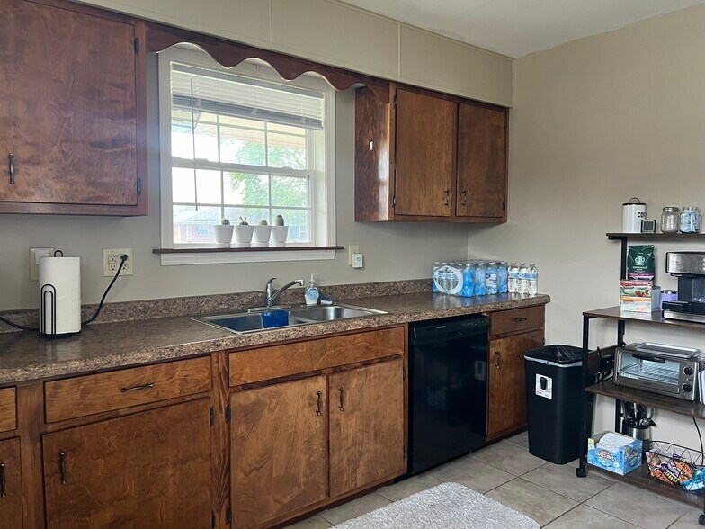 Kitchen - 3662 Diane Ln