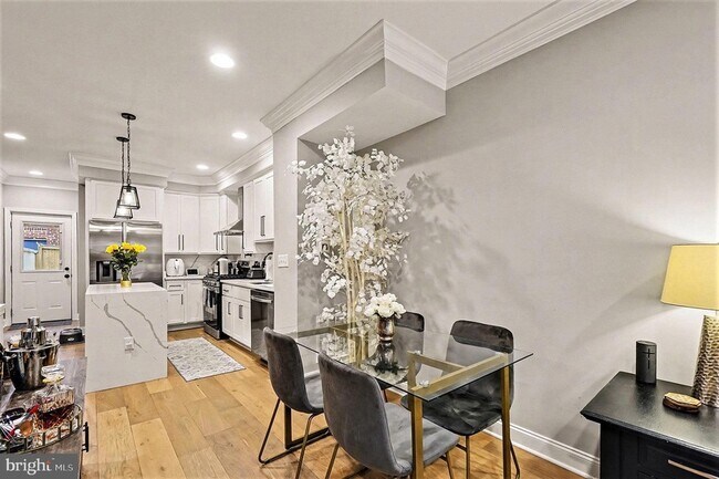 Building Photo - 443 S Robinson St