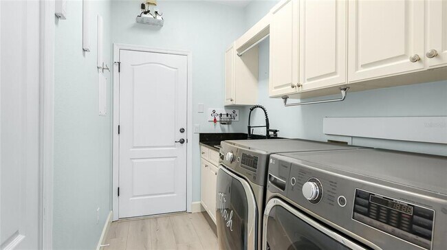 Building Photo - 11407 Savannah Lakes Dr