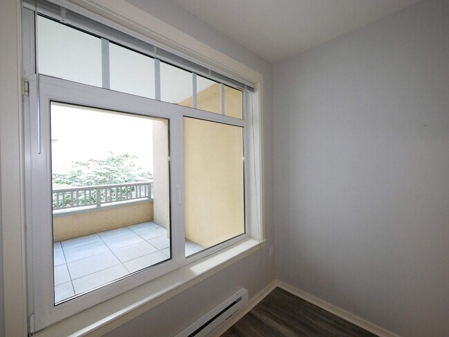 Building Photo - 1Bed 1Bath DT Kirkland Condo Available for Rent!