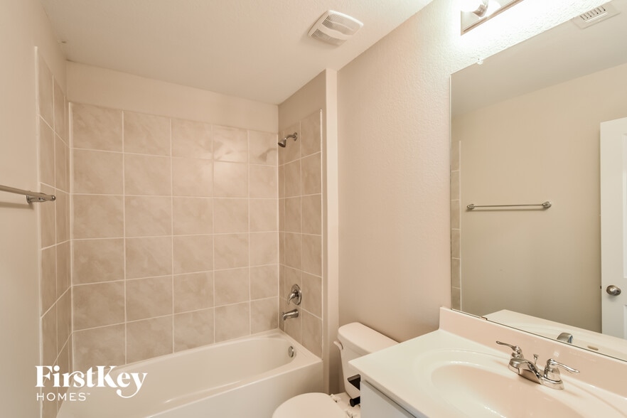 Building Photo - 6502 Hoffman Pln