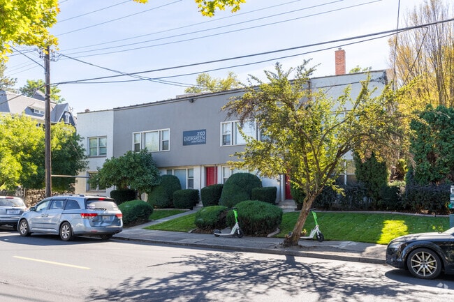 Building Photo - Evergreen Apartments