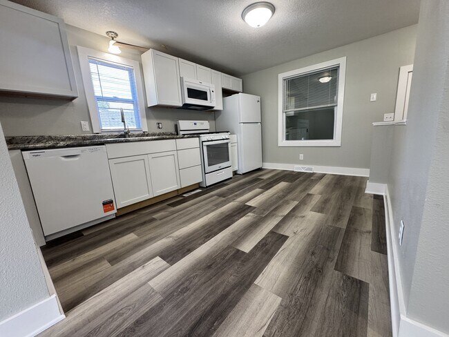 Building Photo - 603 NE 51st Pl