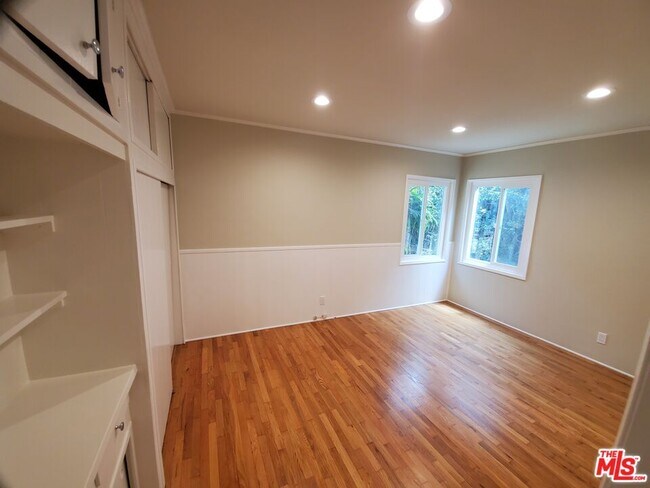 Building Photo - 676 Bienveneda Ave