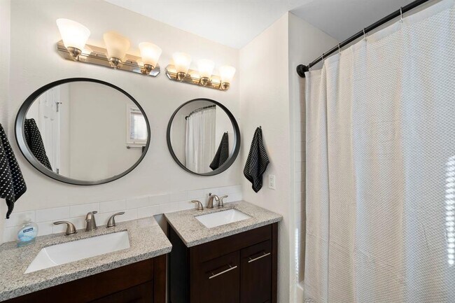 Building Photo - 622 E 27th St