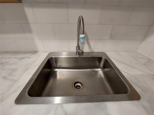 Building Photo - 16851 NE 23rd Ave