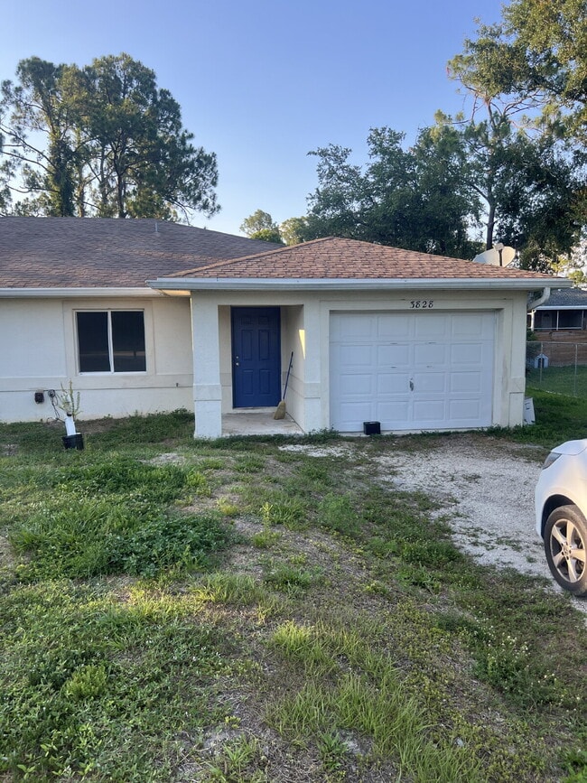 Primary Photo - 3/2/1 W/ Solar estimated savings of $200 i...