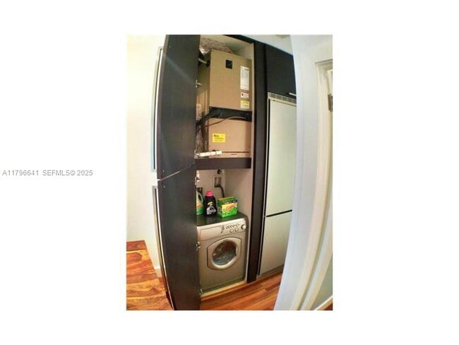 Building Photo - 727 Jefferson Ave