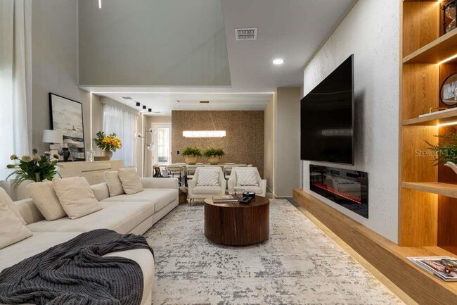 Building Photo - 15542 Gwinnett Dr