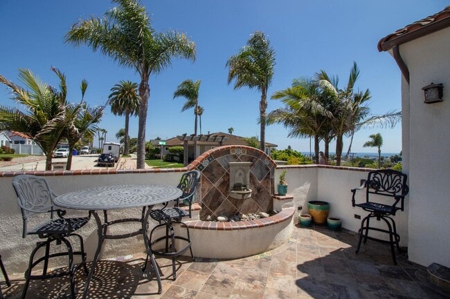 Building Photo - Prestigious Ocean View Retreat – Fully Rem...