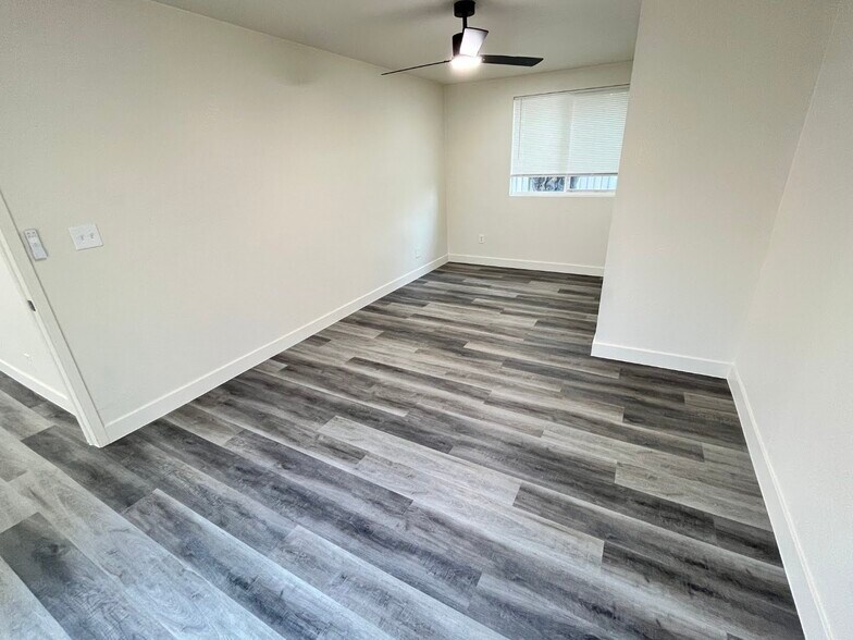 Building Photo - 515 Ramona Ave