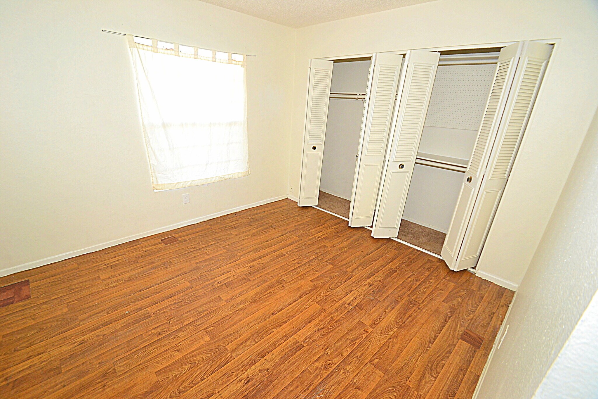 Building Photo - 6941 W Vermont Ave