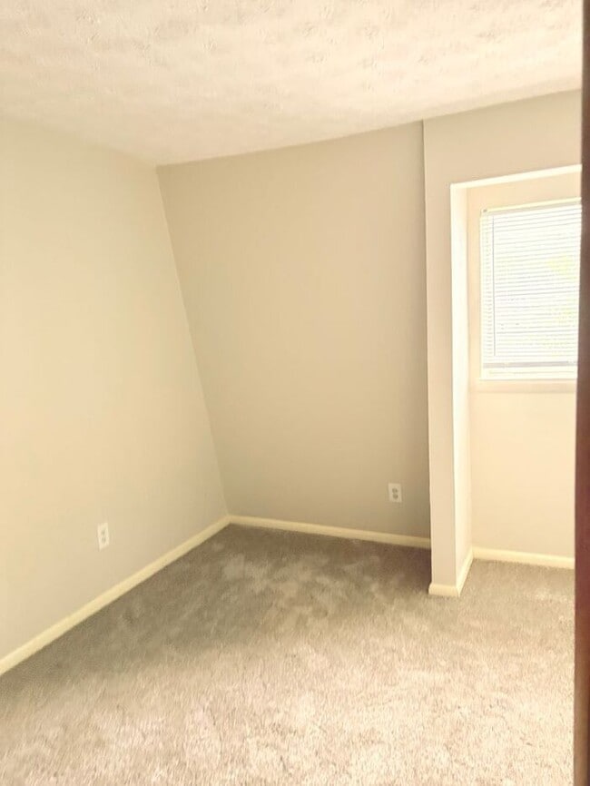 Building Photo - Beautiful 2BR 1BA Home w/ A/C • Driveway Parking in Gahanna