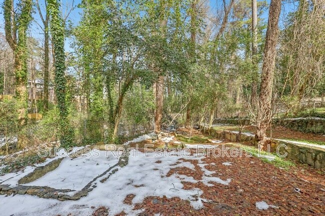 Building Photo - 1840 Camellia Dr