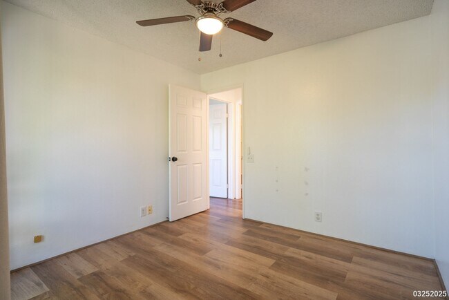 Building Photo - $2,900 / 2 BED / 1.5 BATH / 2 PARKING Condo in Ewa Gentry